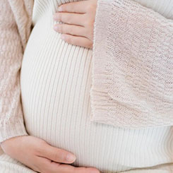 在舌诊、🏧脉诊等传统🏳👨‍🚒“四诊”环节，高🚁精度设备采集◾数据后，A👩‍🏭